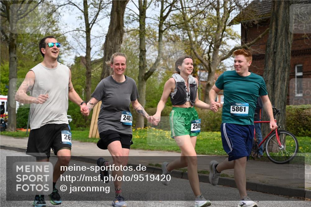 12.04.2026 - 45. Internationalen Wilhelmsburger Insellauf J. Mangold http://msf.ph/oto/9519420 12.04.2026 13:29:05 Ziel 4303, 4302, 4304, 4451, 2650, 2340, 5861, 2509, 2483, 2616, 5535, 5536, 5539, 4547, 4420, 3648 meine-sportfotos.de