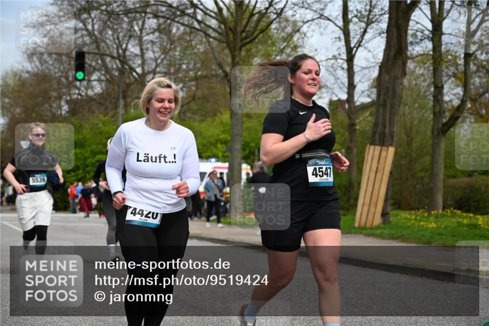 12.04.2026 - 45. Internationalen Wilhelmsburger Insellauf J. Mangold http://msf.ph/oto/9519424 12.04.2026 13:29:06 Ziel 4303, 4302, 4304, 4451, 2650, 2340, 5861, 2509, 2483, 2616, 5535, 5536, 5539, 4547, 4420, 4547, 4420, 3648 meine-sportfotos.de