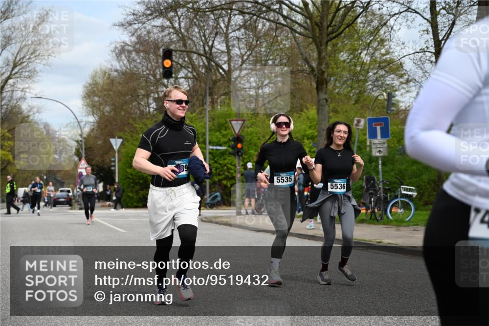 12.04.2026 - 45. Internationalen Wilhelmsburger Insellauf J. Mangold http://msf.ph/oto/9519432 12.04.2026 13:29:08 Ziel 4303, 4302, 4304, 4451, 2650, 2340, 5861, 2509, 2483, 2616, 2340, 5861, 2509, 2483, 2616, 5535, 5536, 5539, 4547, 4420, 3648, 3547, 3548 meine-sportfotos.de