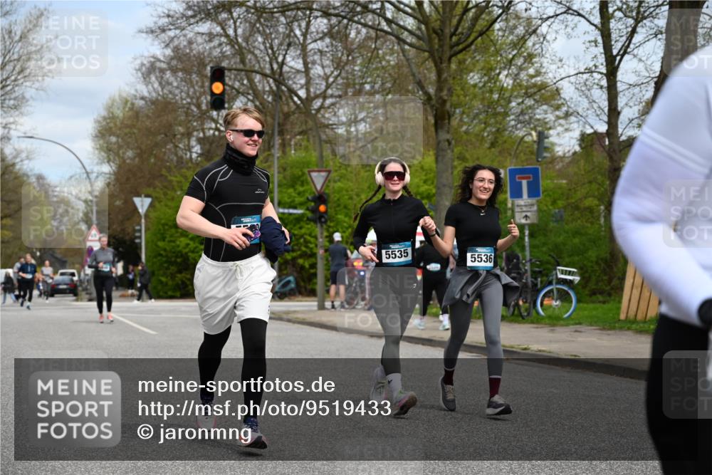 12.04.2026 - 45. Internationalen Wilhelmsburger Insellauf J. Mangold http://msf.ph/oto/9519433 12.04.2026 13:29:08 Ziel 4303, 4302, 4304, 4451, 2650, 2340, 5861, 2509, 2483, 2616, 2340, 5861, 2509, 2483, 2616, 5535, 5536, 5539, 4547, 4420, 3648, 3547, 3548 meine-sportfotos.de