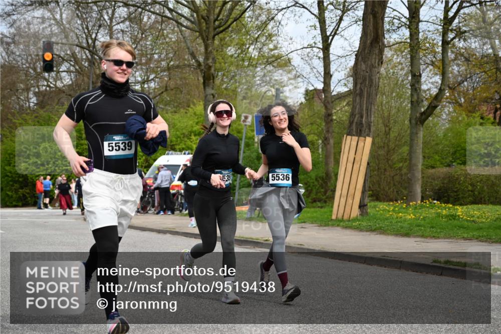 12.04.2026 - 45. Internationalen Wilhelmsburger Insellauf J. Mangold http://msf.ph/oto/9519438 12.04.2026 13:29:08 Ziel 4303, 4302, 4304, 4451, 2650, 2340, 5861, 2509, 2483, 2616, 2340, 5861, 2509, 2483, 2616, 5535, 5536, 5539, 4547, 4420, 3648, 3547, 3548 meine-sportfotos.de