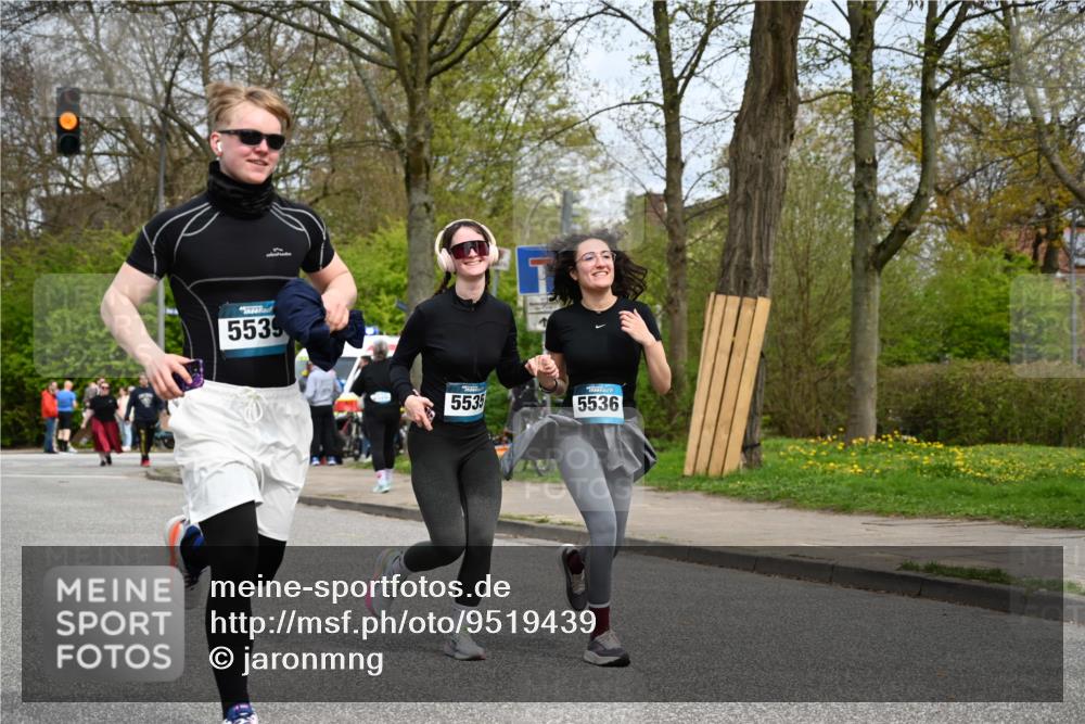 12.04.2026 - 45. Internationalen Wilhelmsburger Insellauf J. Mangold http://msf.ph/oto/9519439 12.04.2026 13:29:08 Ziel 4303, 4302, 4304, 4451, 2650, 2340, 5861, 2509, 2483, 2616, 2340, 5861, 2509, 2483, 2616, 5535, 5536, 5539, 4547, 4420, 3648, 3547, 3548 meine-sportfotos.de