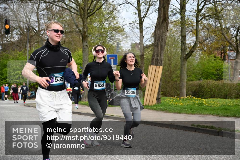 12.04.2026 - 45. Internationalen Wilhelmsburger Insellauf J. Mangold http://msf.ph/oto/9519440 12.04.2026 13:29:08 Ziel 4303, 4302, 4304, 4451, 2650, 2340, 5861, 2509, 2483, 2616, 2340, 5861, 2509, 2483, 2616, 5535, 5536, 5539, 4547, 4420, 3648, 3547, 3548 meine-sportfotos.de