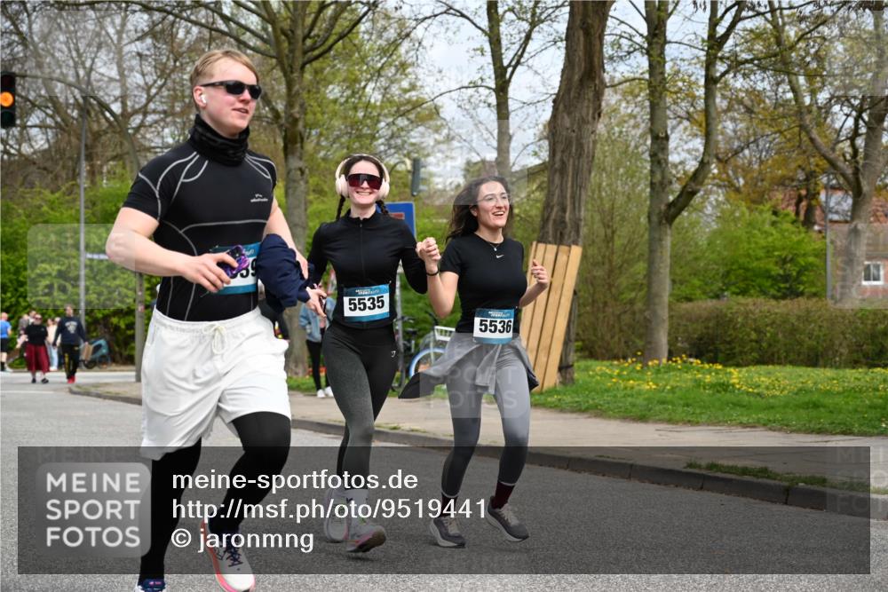 12.04.2026 - 45. Internationalen Wilhelmsburger Insellauf J. Mangold http://msf.ph/oto/9519441 12.04.2026 13:29:08 Ziel 4303, 4302, 4304, 4451, 2650, 2340, 5861, 2509, 2483, 2616, 2340, 5861, 2509, 2483, 2616, 5535, 5536, 5539, 4547, 4420, 3648, 3547, 3548 meine-sportfotos.de