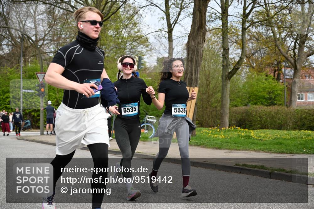 12.04.2026 - 45. Internationalen Wilhelmsburger Insellauf J. Mangold http://msf.ph/oto/9519442 12.04.2026 13:29:08 Ziel 4303, 4302, 4304, 4451, 2650, 2340, 5861, 2509, 2483, 2616, 2340, 5861, 2509, 2483, 2616, 5535, 5536, 5539, 4547, 4420, 3648, 3547, 3548 meine-sportfotos.de