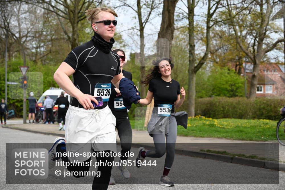 12.04.2026 - 45. Internationalen Wilhelmsburger Insellauf J. Mangold http://msf.ph/oto/9519444 12.04.2026 13:29:09 Ziel 4303, 4302, 4304, 4451, 2650, 2340, 5861, 2509, 2483, 2616, 5535, 5536, 5539, 4547, 4420, 3648, 3547, 3548 meine-sportfotos.de