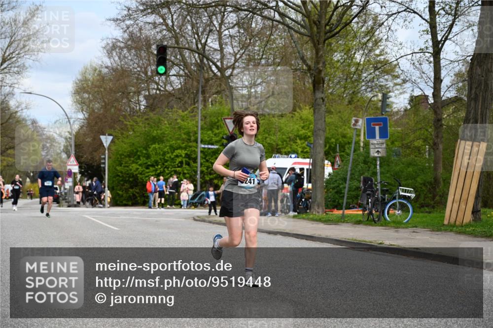 12.04.2026 - 45. Internationalen Wilhelmsburger Insellauf J. Mangold http://msf.ph/oto/9519448 12.04.2026 13:29:51 Ziel 3648, 3547, 3548, 2131, 5241, 3981 meine-sportfotos.de