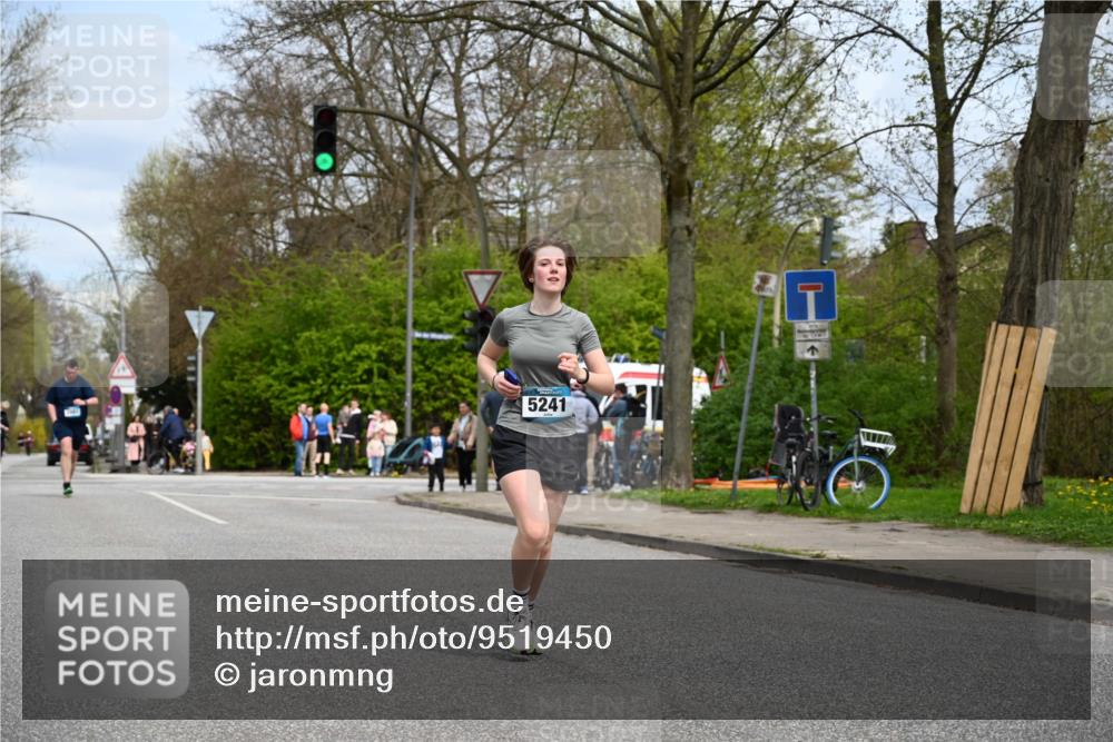 12.04.2026 - 45. Internationalen Wilhelmsburger Insellauf J. Mangold http://msf.ph/oto/9519450 12.04.2026 13:29:51 Ziel 3648, 3547, 3548, 2131, 5241, 3981 meine-sportfotos.de