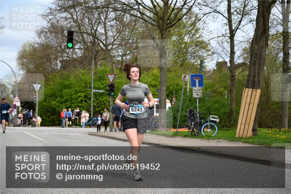 12.04.2026 - 45. Internationalen Wilhelmsburger Insellauf J. Mangold http://msf.ph/oto/9519452 12.04.2026 13:29:51 Ziel 3648, 3547, 3548, 2131, 5241, 3981 meine-sportfotos.de