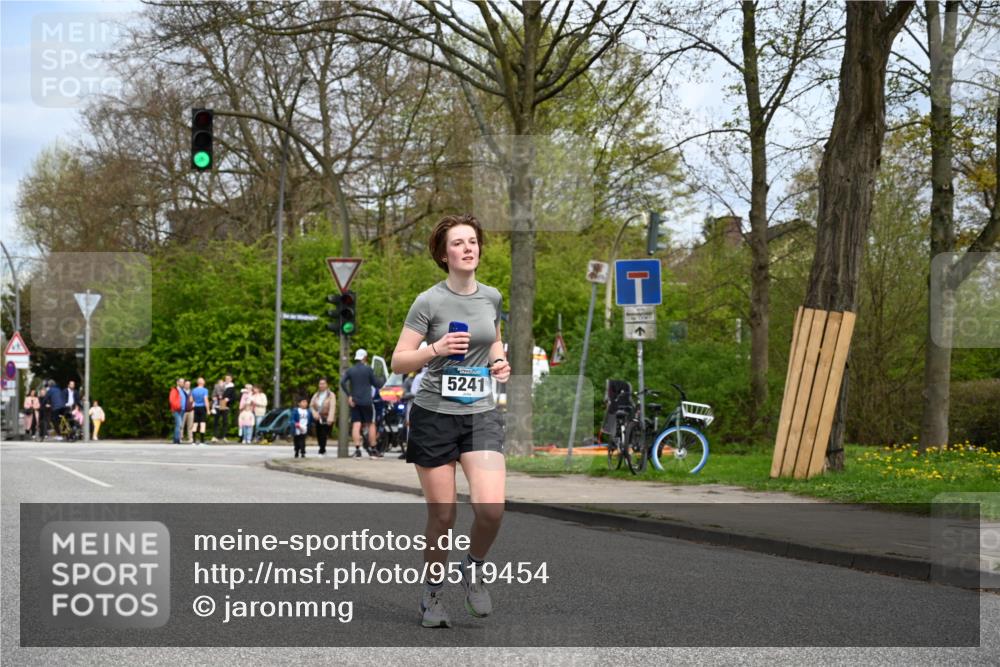 12.04.2026 - 45. Internationalen Wilhelmsburger Insellauf J. Mangold http://msf.ph/oto/9519454 12.04.2026 13:29:51 Ziel 3648, 3547, 3548, 2131, 5241, 3981 meine-sportfotos.de