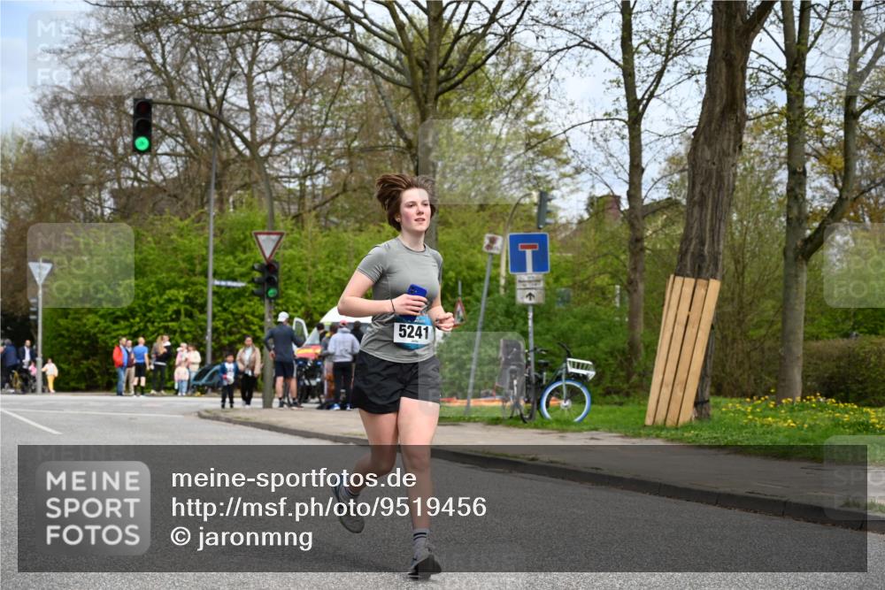 12.04.2026 - 45. Internationalen Wilhelmsburger Insellauf J. Mangold http://msf.ph/oto/9519456 12.04.2026 13:29:51 Ziel 3648, 3547, 3548, 2131, 5241, 3981 meine-sportfotos.de