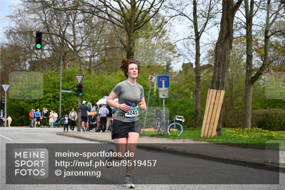 12.04.2026 - 45. Internationalen Wilhelmsburger Insellauf J. Mangold http://msf.ph/oto/9519457 12.04.2026 13:29:51 Ziel 3648, 3547, 3548, 2131, 5241, 3981 meine-sportfotos.de