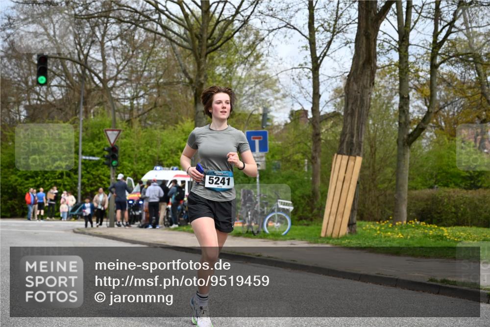 12.04.2026 - 45. Internationalen Wilhelmsburger Insellauf J. Mangold http://msf.ph/oto/9519459 12.04.2026 13:29:52 Ziel 3648, 3547, 3548, 2131, 5241, 3981, 3981, 2514 meine-sportfotos.de