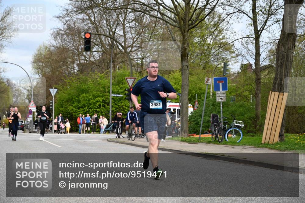12.04.2026 - 45. Internationalen Wilhelmsburger Insellauf J. Mangold http://msf.ph/oto/9519471 12.04.2026 13:29:58 Ziel 2131, 5241, 3981, 2514, 2515, 4324, 4429, 2003 meine-sportfotos.de