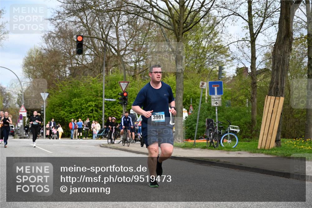 12.04.2026 - 45. Internationalen Wilhelmsburger Insellauf J. Mangold http://msf.ph/oto/9519473 12.04.2026 13:29:58 Ziel 2131, 5241, 3981, 2514, 2515, 4324, 4429, 2003 meine-sportfotos.de