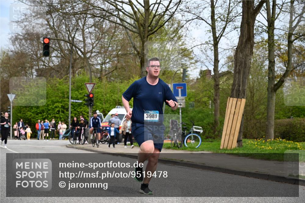 12.04.2026 - 45. Internationalen Wilhelmsburger Insellauf J. Mangold http://msf.ph/oto/9519478 12.04.2026 13:29:58 Ziel 2131, 5241, 3981, 2514, 2515, 4324, 4429, 2003 meine-sportfotos.de