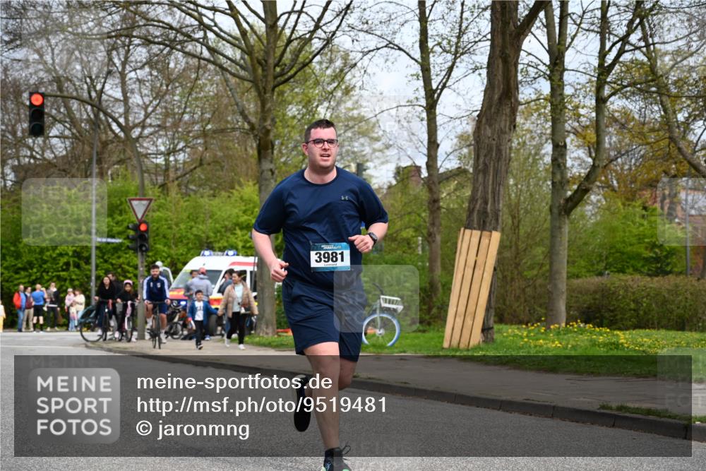 12.04.2026 - 45. Internationalen Wilhelmsburger Insellauf J. Mangold http://msf.ph/oto/9519481 12.04.2026 13:29:59 Ziel 2131, 5241, 5241, 3981, 2514, 2515, 4324, 4429, 2003 meine-sportfotos.de