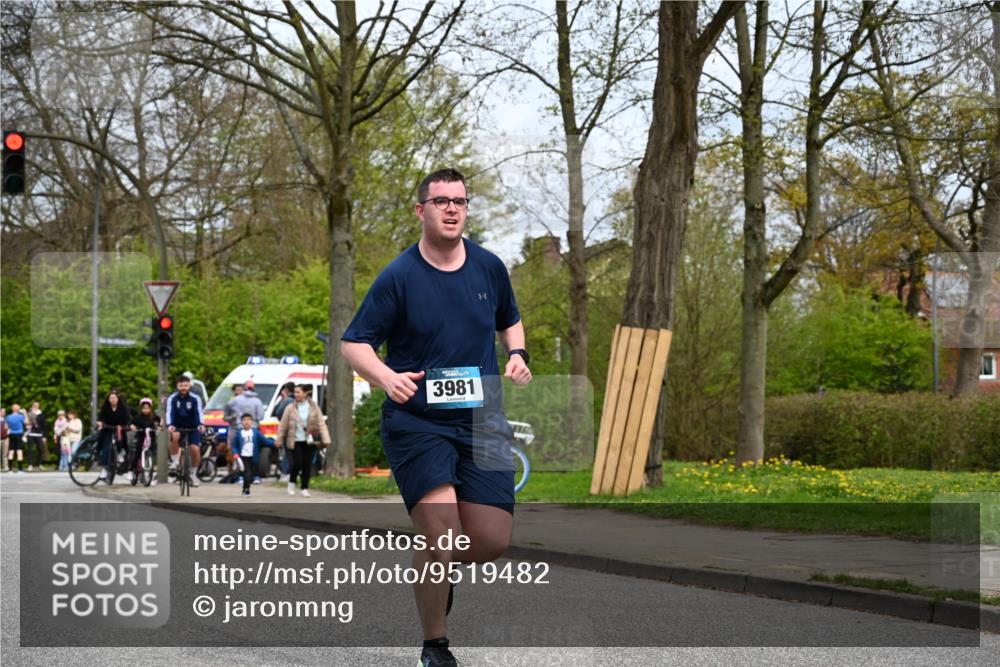 12.04.2026 - 45. Internationalen Wilhelmsburger Insellauf J. Mangold http://msf.ph/oto/9519482 12.04.2026 13:29:59 Ziel 2131, 5241, 5241, 3981, 2514, 2515, 4324, 4429, 2003 meine-sportfotos.de