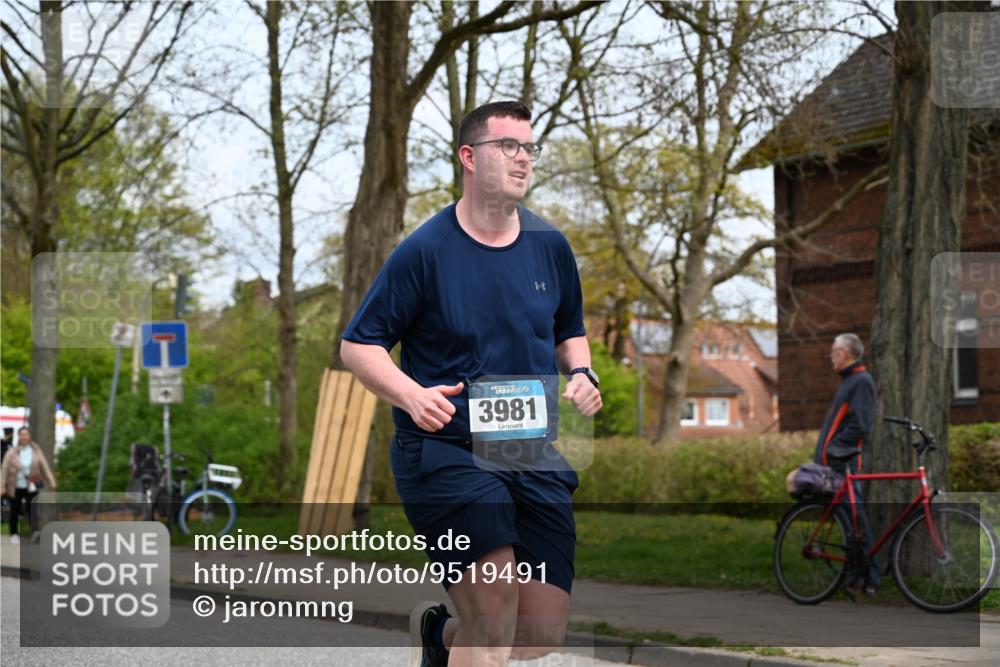 12.04.2026 - 45. Internationalen Wilhelmsburger Insellauf J. Mangold http://msf.ph/oto/9519491 12.04.2026 13:30:00 Ziel 5241, 3981, 2514, 2515, 4324, 4429, 2003 meine-sportfotos.de