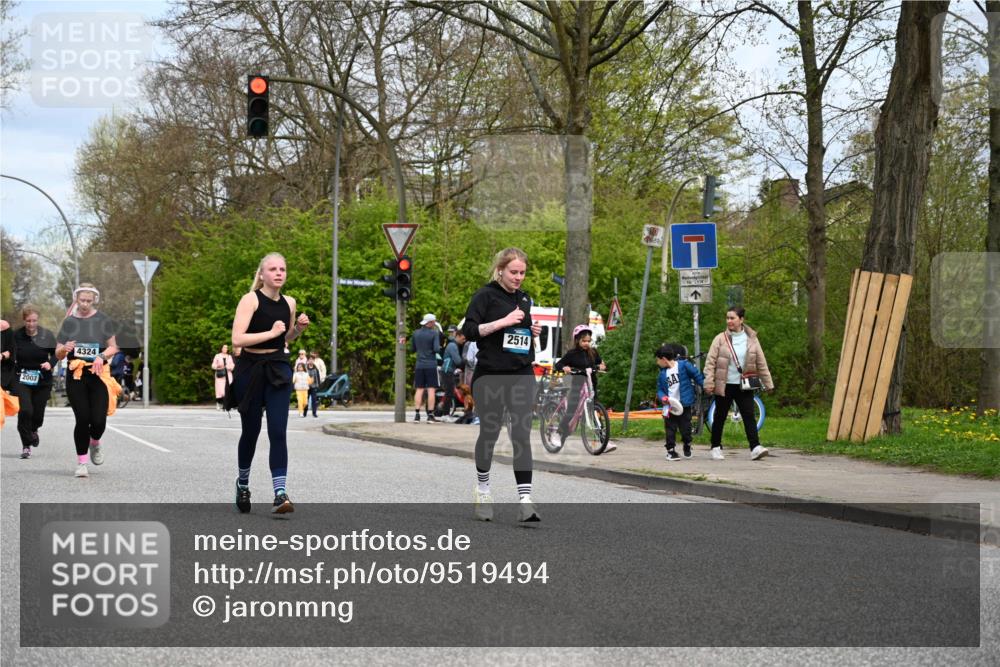 12.04.2026 - 45. Internationalen Wilhelmsburger Insellauf J. Mangold http://msf.ph/oto/9519494 12.04.2026 13:30:05 Ziel 5241, 3981, 2514, 2515, 2515, 4324, 4429, 2003 meine-sportfotos.de