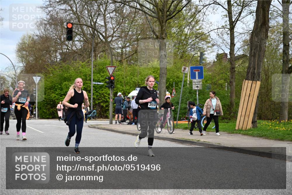 12.04.2026 - 45. Internationalen Wilhelmsburger Insellauf J. Mangold http://msf.ph/oto/9519496 12.04.2026 13:30:05 Ziel 5241, 3981, 2514, 2515, 2515, 4324, 4429, 2003 meine-sportfotos.de