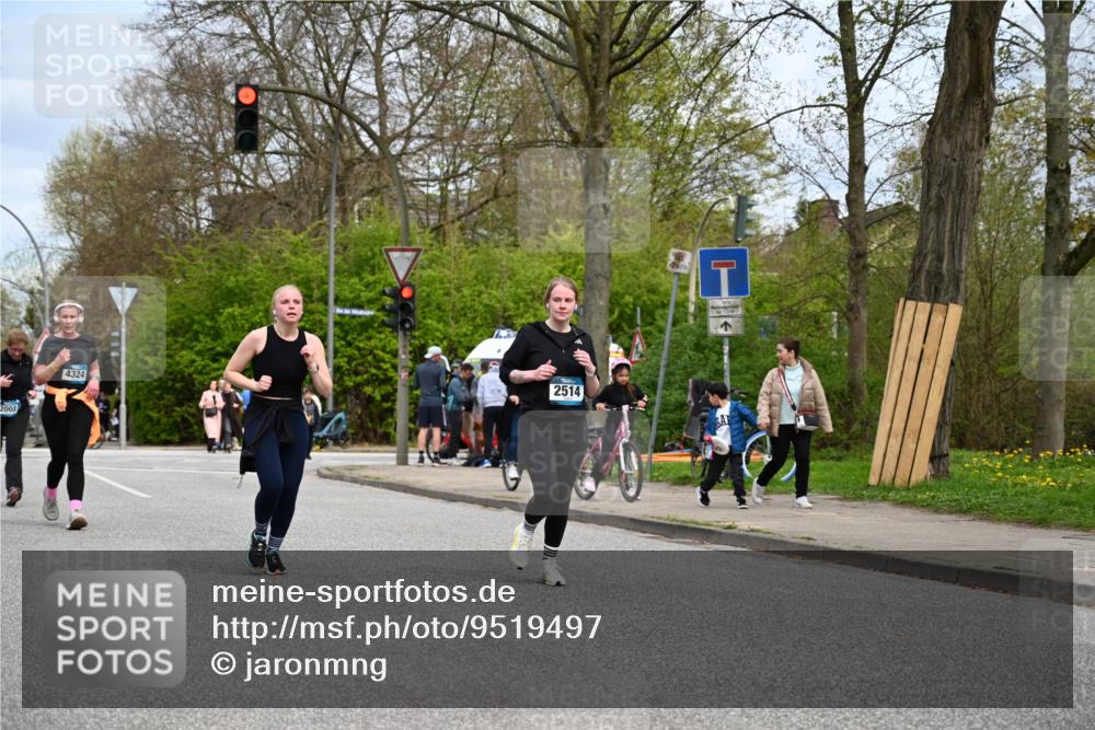 12.04.2026 - 45. Internationalen Wilhelmsburger Insellauf J. Mangold http://msf.ph/oto/9519497 12.04.2026 13:30:05 Ziel 5241, 3981, 2514, 2515, 2515, 4324, 4429, 2003 meine-sportfotos.de