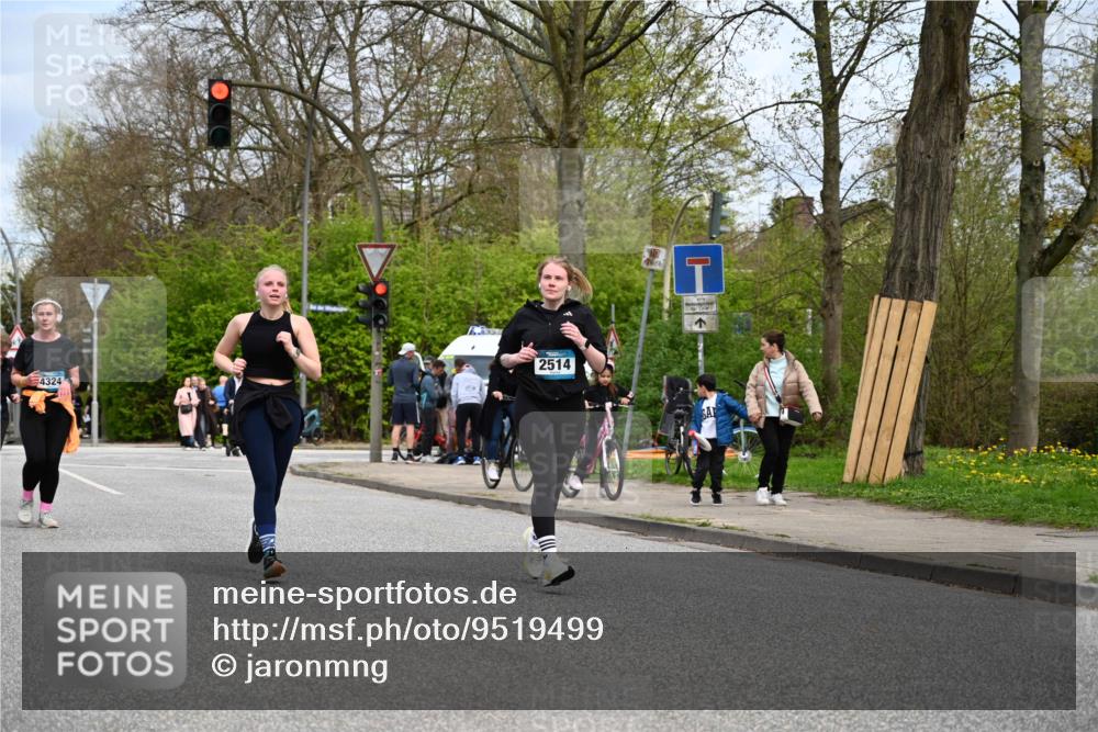 12.04.2026 - 45. Internationalen Wilhelmsburger Insellauf J. Mangold http://msf.ph/oto/9519499 12.04.2026 13:30:05 Ziel 5241, 3981, 2514, 2515, 2515, 4324, 4429, 2003 meine-sportfotos.de