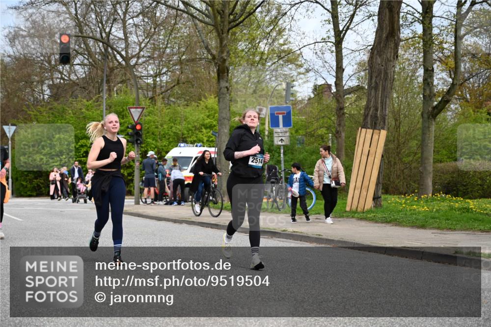 12.04.2026 - 45. Internationalen Wilhelmsburger Insellauf J. Mangold http://msf.ph/oto/9519504 12.04.2026 13:30:06 Ziel 5241, 3981, 2514, 2515, 4324, 4429, 2003, 4456, 4463 meine-sportfotos.de