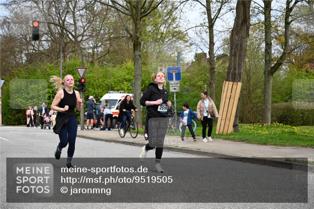 12.04.2026 - 45. Internationalen Wilhelmsburger Insellauf J. Mangold http://msf.ph/oto/9519505 12.04.2026 13:30:06 Ziel 5241, 3981, 2514, 2515, 4324, 4429, 2003, 4456, 4463 meine-sportfotos.de