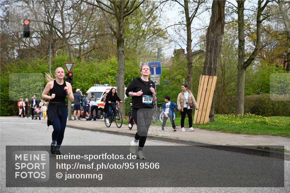 12.04.2026 - 45. Internationalen Wilhelmsburger Insellauf J. Mangold http://msf.ph/oto/9519506 12.04.2026 13:30:06 Ziel 5241, 3981, 2514, 2515, 4324, 4429, 2003, 4456, 4463 meine-sportfotos.de