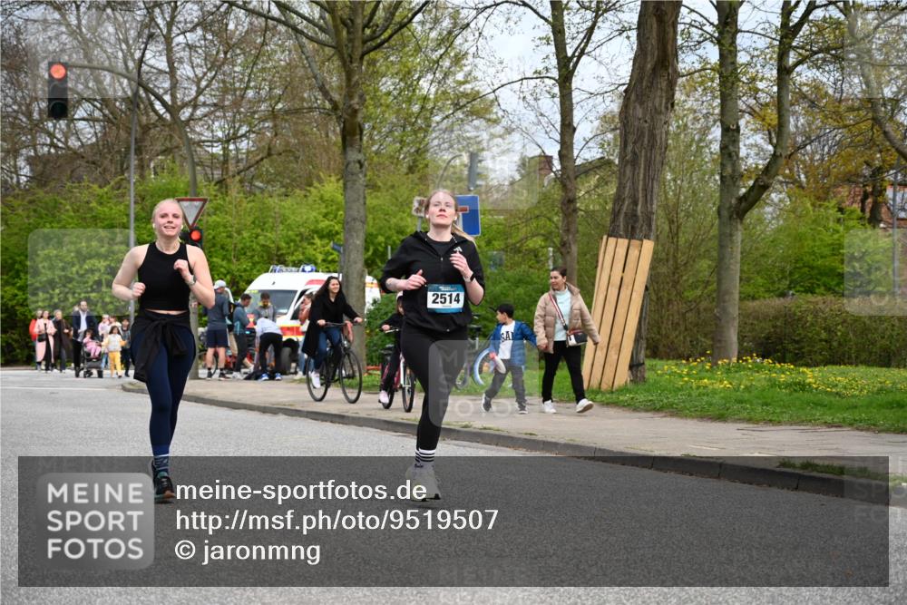 12.04.2026 - 45. Internationalen Wilhelmsburger Insellauf J. Mangold http://msf.ph/oto/9519507 12.04.2026 13:30:06 Ziel 5241, 3981, 2514, 2515, 4324, 4429, 2003, 4456, 4463 meine-sportfotos.de