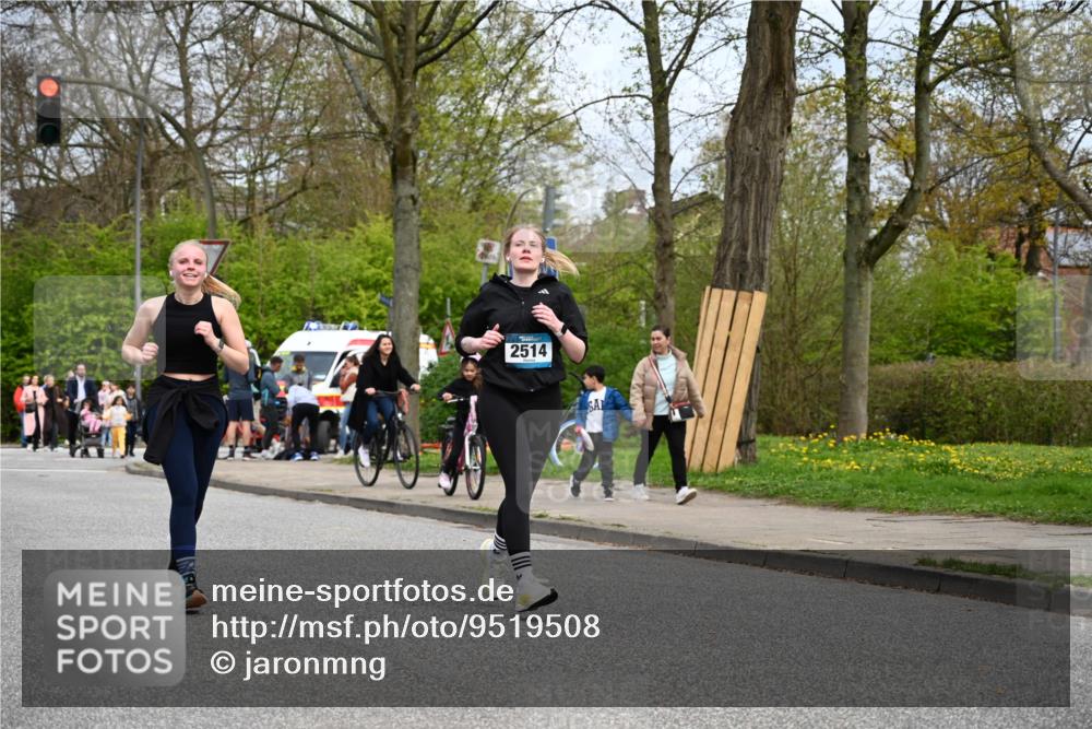12.04.2026 - 45. Internationalen Wilhelmsburger Insellauf J. Mangold http://msf.ph/oto/9519508 12.04.2026 13:30:06 Ziel 5241, 3981, 2514, 2515, 4324, 4429, 2003, 4456, 4463 meine-sportfotos.de