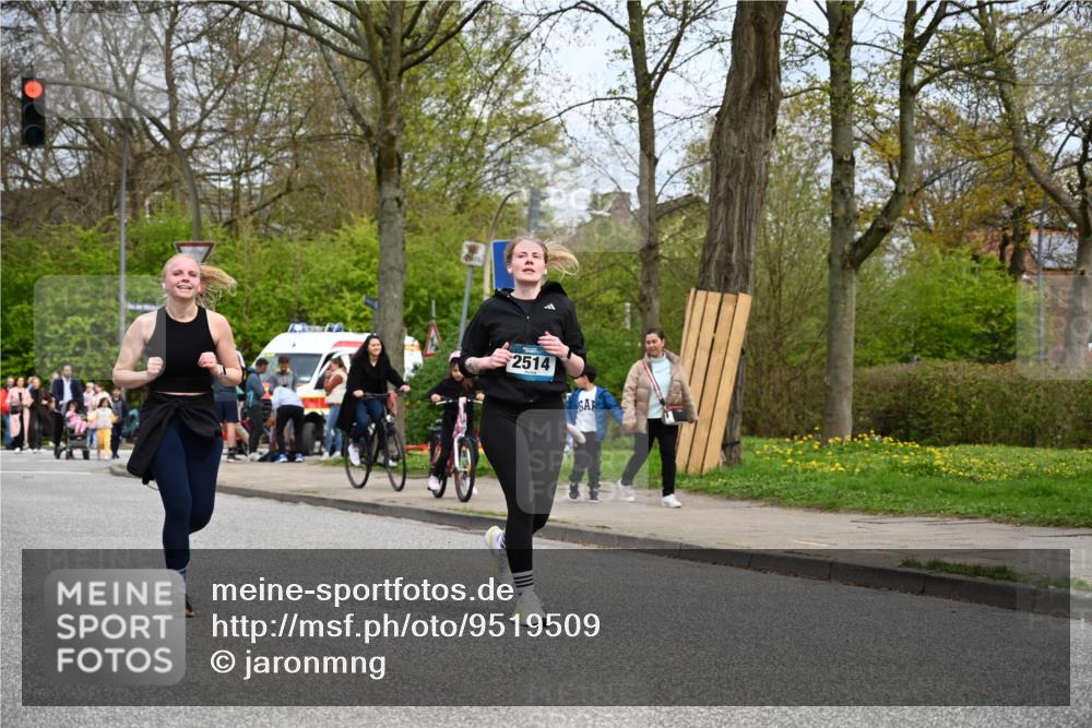 12.04.2026 - 45. Internationalen Wilhelmsburger Insellauf J. Mangold http://msf.ph/oto/9519509 12.04.2026 13:30:06 Ziel 5241, 3981, 2514, 2515, 4324, 4429, 2003, 4456, 4463 meine-sportfotos.de