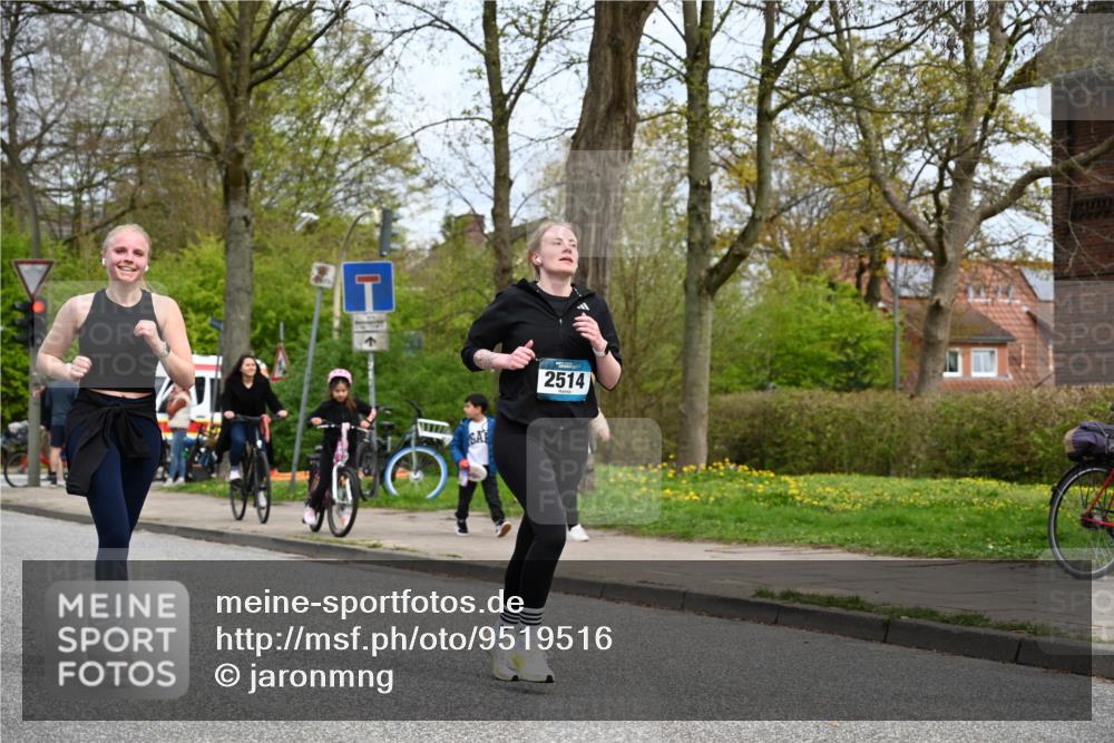 12.04.2026 - 45. Internationalen Wilhelmsburger Insellauf J. Mangold http://msf.ph/oto/9519516 12.04.2026 13:30:07 Ziel 5241, 3981, 2514, 2515, 4324, 4429, 2003, 4456, 4463, 5815 meine-sportfotos.de