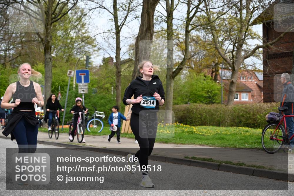 12.04.2026 - 45. Internationalen Wilhelmsburger Insellauf J. Mangold http://msf.ph/oto/9519518 12.04.2026 13:30:07 Ziel 5241, 3981, 2514, 2515, 4324, 4429, 2003, 4456, 4463, 5815 meine-sportfotos.de