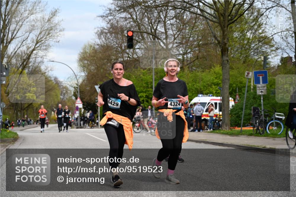 12.04.2026 - 45. Internationalen Wilhelmsburger Insellauf J. Mangold http://msf.ph/oto/9519523 12.04.2026 13:30:09 Ziel 5241, 3981, 2514, 2515, 4324, 4429, 2003, 2003, 4456, 4463, 5815 meine-sportfotos.de