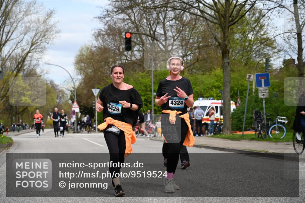 12.04.2026 - 45. Internationalen Wilhelmsburger Insellauf J. Mangold http://msf.ph/oto/9519524 12.04.2026 13:30:09 Ziel 5241, 3981, 2514, 2515, 4324, 4429, 2003, 2003, 4456, 4463, 5815 meine-sportfotos.de