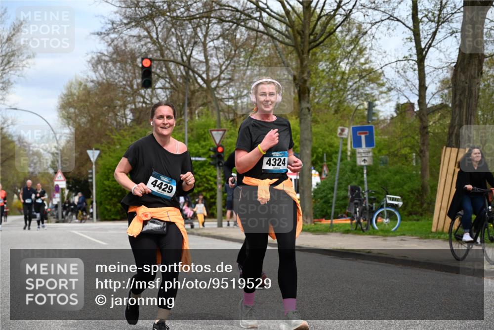 12.04.2026 - 45. Internationalen Wilhelmsburger Insellauf J. Mangold http://msf.ph/oto/9519529 12.04.2026 13:30:09 Ziel 5241, 3981, 2514, 2515, 4324, 4429, 2003, 2003, 4456, 4463, 5815 meine-sportfotos.de