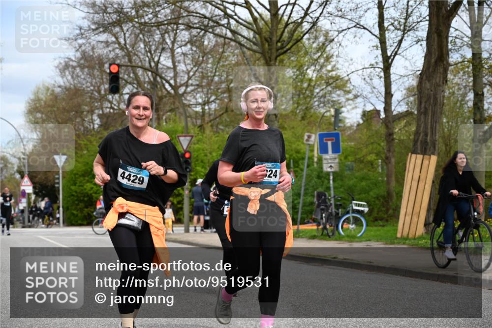12.04.2026 - 45. Internationalen Wilhelmsburger Insellauf J. Mangold http://msf.ph/oto/9519531 12.04.2026 13:30:10 Ziel 5241, 3981, 2514, 2515, 4324, 4429, 2003, 4456, 4463, 5815 meine-sportfotos.de