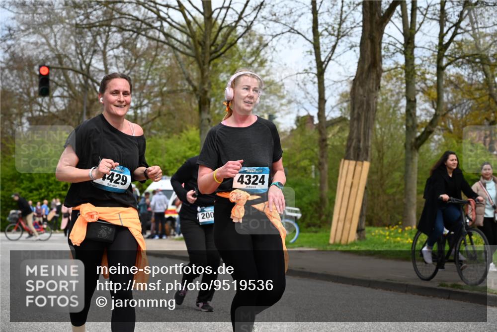 12.04.2026 - 45. Internationalen Wilhelmsburger Insellauf J. Mangold http://msf.ph/oto/9519536 12.04.2026 13:30:10 Ziel 5241, 3981, 2514, 2515, 4324, 4429, 2003, 4456, 4463, 5815 meine-sportfotos.de