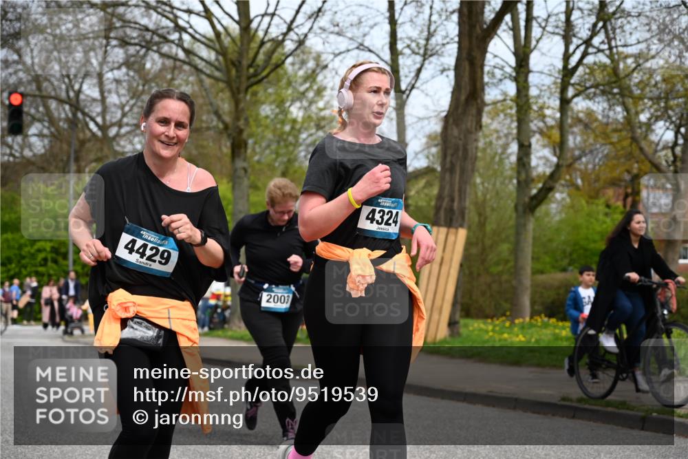 12.04.2026 - 45. Internationalen Wilhelmsburger Insellauf J. Mangold http://msf.ph/oto/9519539 12.04.2026 13:30:10 Ziel 5241, 3981, 2514, 2515, 4324, 4429, 2003, 4456, 4463, 5815 meine-sportfotos.de