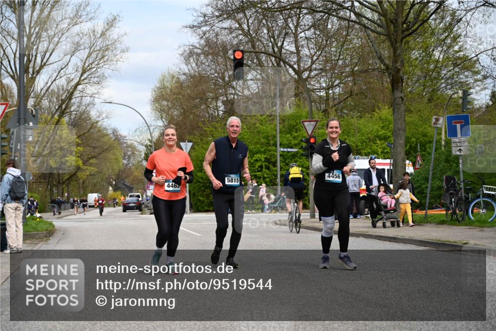 12.04.2026 - 45. Internationalen Wilhelmsburger Insellauf J. Mangold http://msf.ph/oto/9519544 12.04.2026 13:30:20 Ziel 5241, 3981, 2514, 2515, 4324, 4429, 4324, 4429, 2003, 4456, 4463, 5815 meine-sportfotos.de