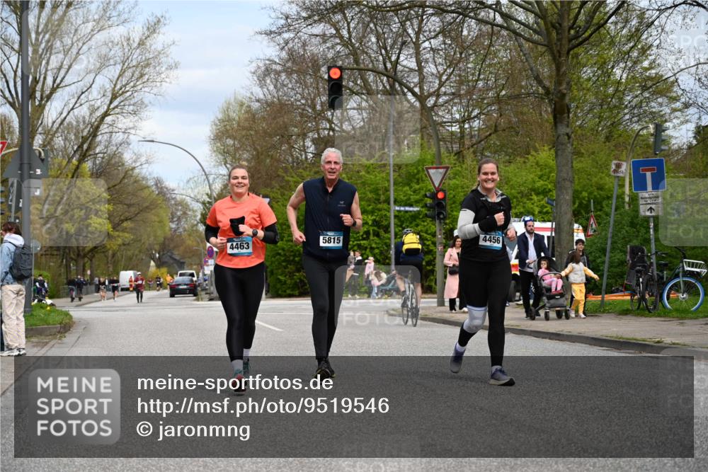 12.04.2026 - 45. Internationalen Wilhelmsburger Insellauf J. Mangold http://msf.ph/oto/9519546 12.04.2026 13:30:20 Ziel 5241, 3981, 2514, 2515, 4324, 4429, 4324, 4429, 2003, 4456, 4463, 5815 meine-sportfotos.de