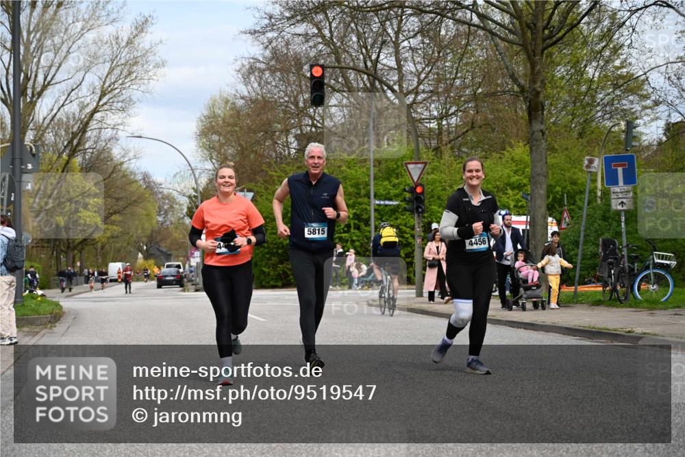 12.04.2026 - 45. Internationalen Wilhelmsburger Insellauf J. Mangold http://msf.ph/oto/9519547 12.04.2026 13:30:20 Ziel 5241, 3981, 2514, 2515, 4324, 4429, 4324, 4429, 2003, 4456, 4463, 5815 meine-sportfotos.de