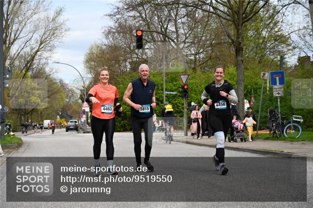 12.04.2026 - 45. Internationalen Wilhelmsburger Insellauf J. Mangold http://msf.ph/oto/9519550 12.04.2026 13:30:20 Ziel 5241, 3981, 2514, 2515, 4324, 4429, 4324, 4429, 2003, 4456, 4463, 5815 meine-sportfotos.de