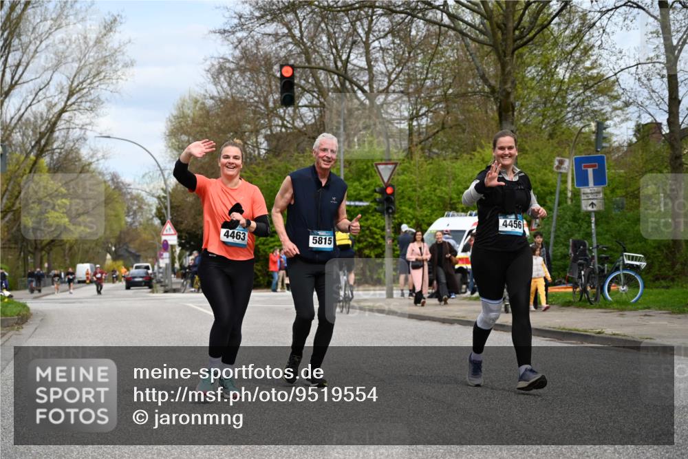 12.04.2026 - 45. Internationalen Wilhelmsburger Insellauf J. Mangold http://msf.ph/oto/9519554 12.04.2026 13:30:21 Ziel 5241, 3981, 2514, 2515, 4324, 4429, 2003, 2003, 4456, 4463, 5815 meine-sportfotos.de