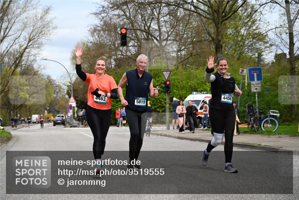 12.04.2026 - 45. Internationalen Wilhelmsburger Insellauf J. Mangold http://msf.ph/oto/9519555 12.04.2026 13:30:21 Ziel 5241, 3981, 2514, 2515, 4324, 4429, 2003, 2003, 4456, 4463, 5815 meine-sportfotos.de