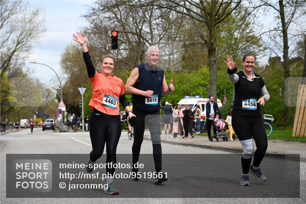 12.04.2026 - 45. Internationalen Wilhelmsburger Insellauf J. Mangold http://msf.ph/oto/9519561 12.04.2026 13:30:21 Ziel 5241, 3981, 2514, 2515, 4324, 4429, 2003, 2003, 4456, 4463, 5815 meine-sportfotos.de