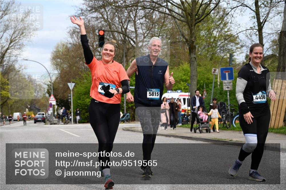 12.04.2026 - 45. Internationalen Wilhelmsburger Insellauf J. Mangold http://msf.ph/oto/9519565 12.04.2026 13:30:22 Ziel 5241, 3981, 2514, 2515, 4324, 4429, 2003, 4456, 4463, 5815 meine-sportfotos.de