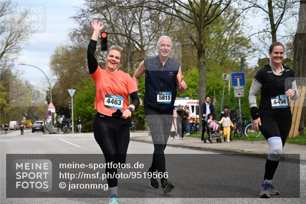 12.04.2026 - 45. Internationalen Wilhelmsburger Insellauf J. Mangold http://msf.ph/oto/9519566 12.04.2026 13:30:22 Ziel 5241, 3981, 2514, 2515, 4324, 4429, 2003, 4456, 4463, 5815 meine-sportfotos.de